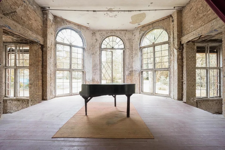 Ảnh đàn piano cũ 11