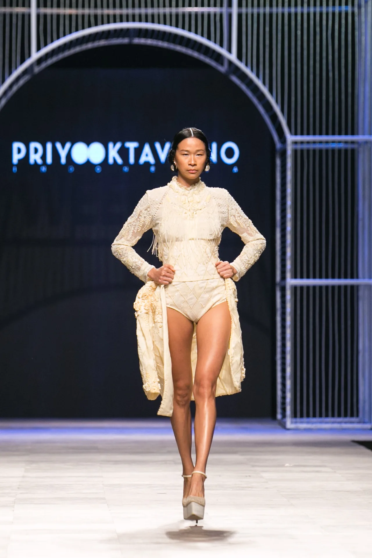 BST Thu-Đông 2016 của NTK Priyo Oktaviano