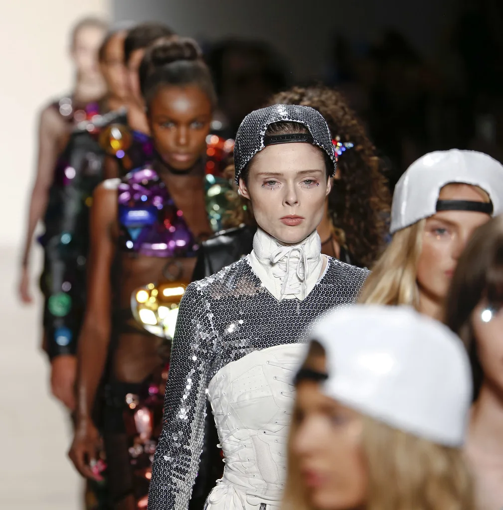 10 Điểm nổi bật tại NYFW Xuân 2018 - ELLE Việt Nam 10 Điểm nổi bật tại NYFW Xuân 2018 - ELLE Việt Nam