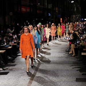 Điểm tin thời trang tháng 1/2024: Chanel chạm nhịp Manchester, Prada và triển lãm Pradasphere II
