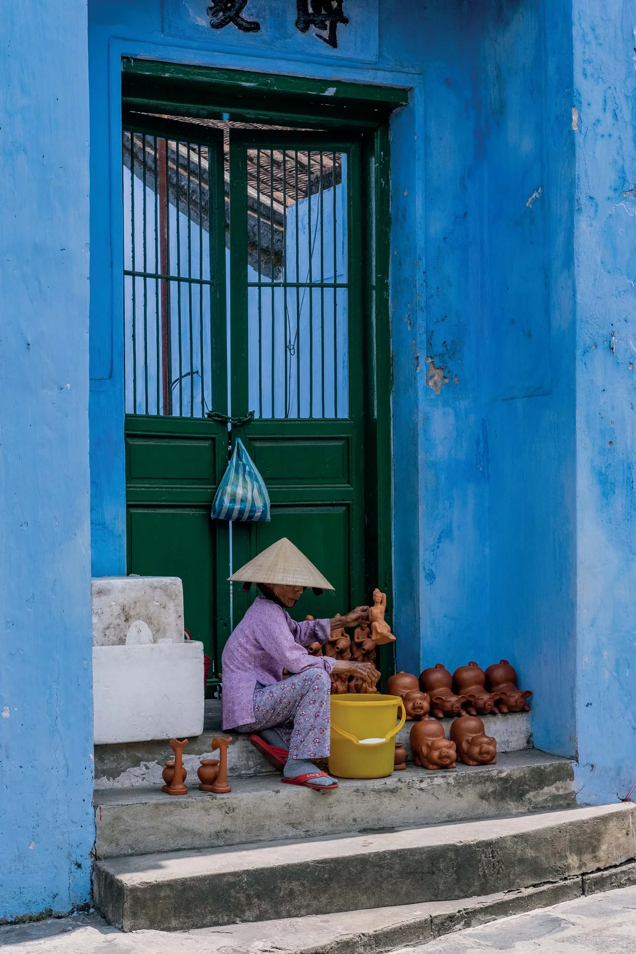Hội An bác bán hàng gốm rong Hội An bác bán hàng gốm rong