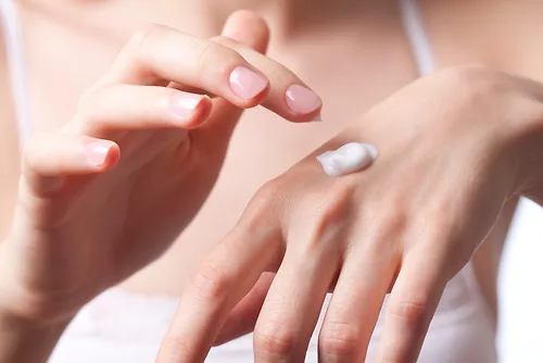 [365 Beauty Tips] 7 món mỹ phẩm làm đẹp cho cô nàng tuổi 25 ELLE VN