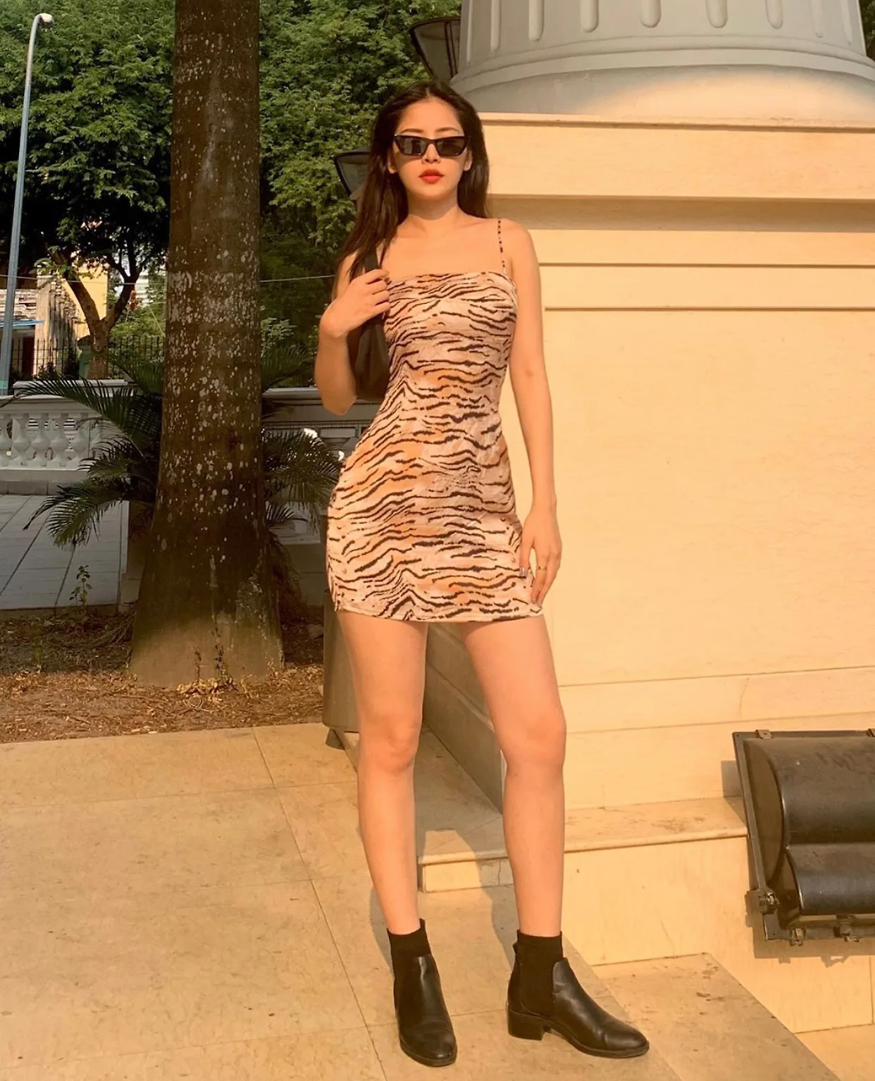 Chi Pu mặc đầm body