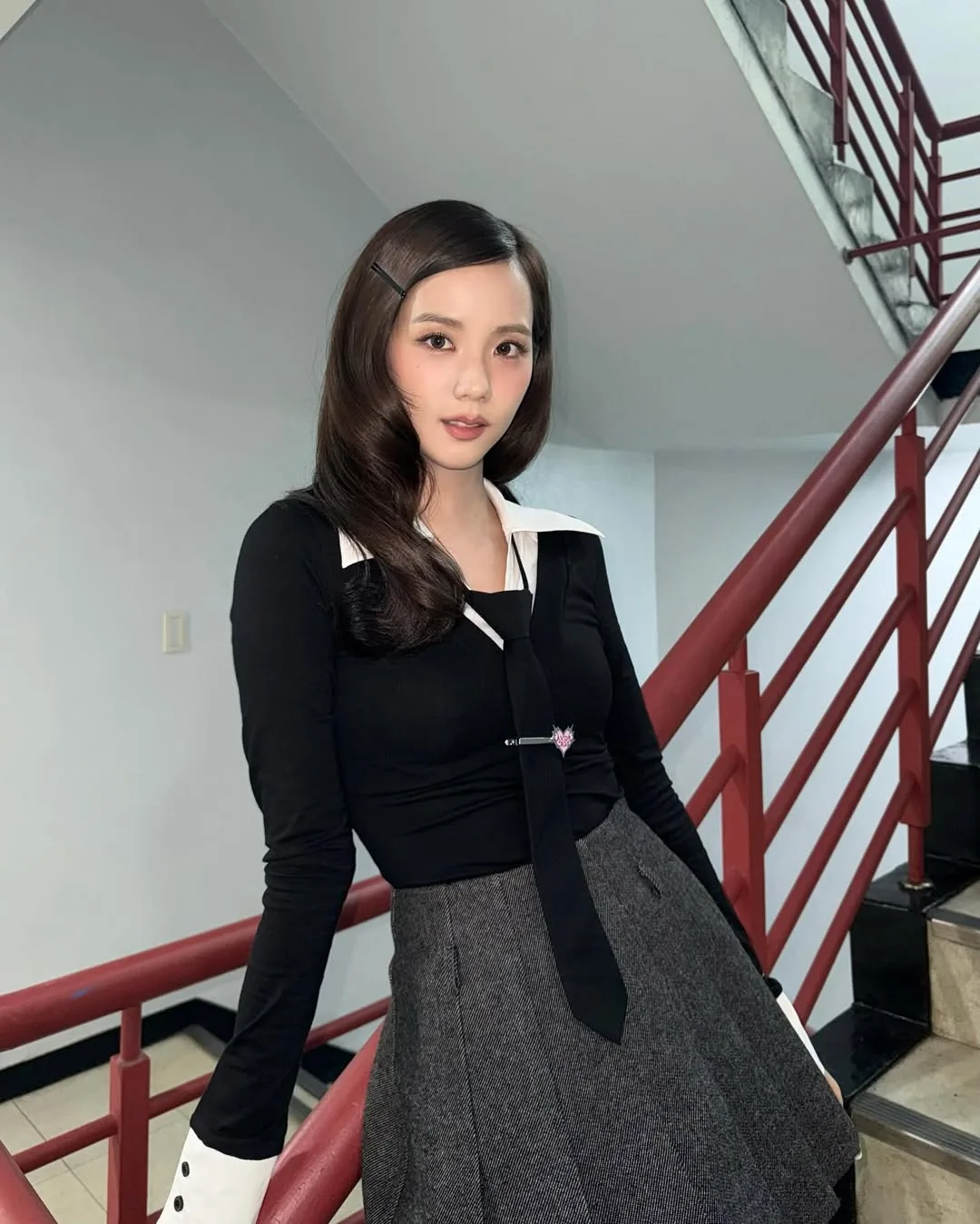 Jisoo diện sơ mi layering