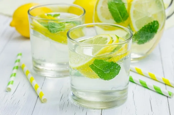 uống nước ấm 03 uống nước ấm 03