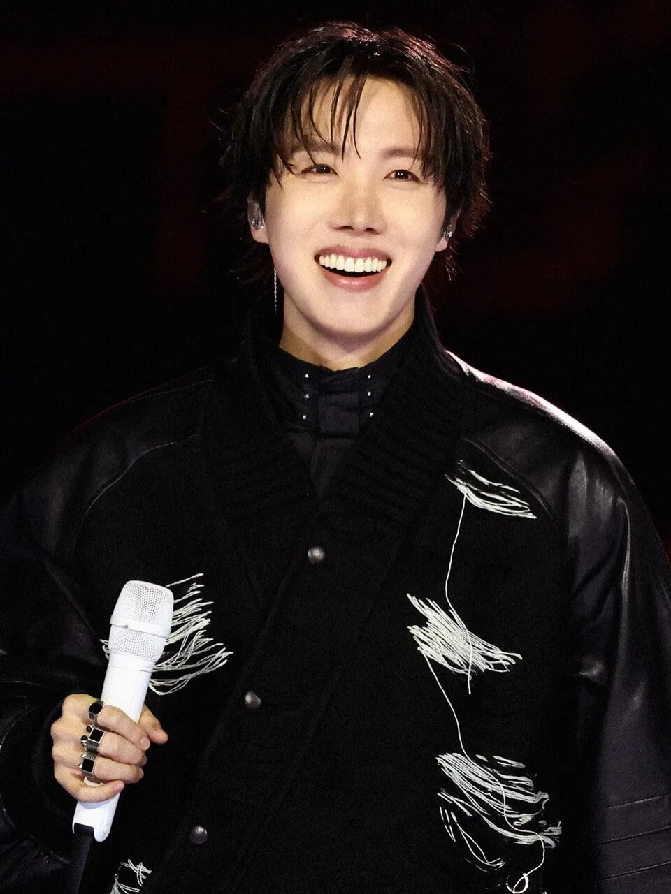 j-hope trên sân khấu Arirang Live