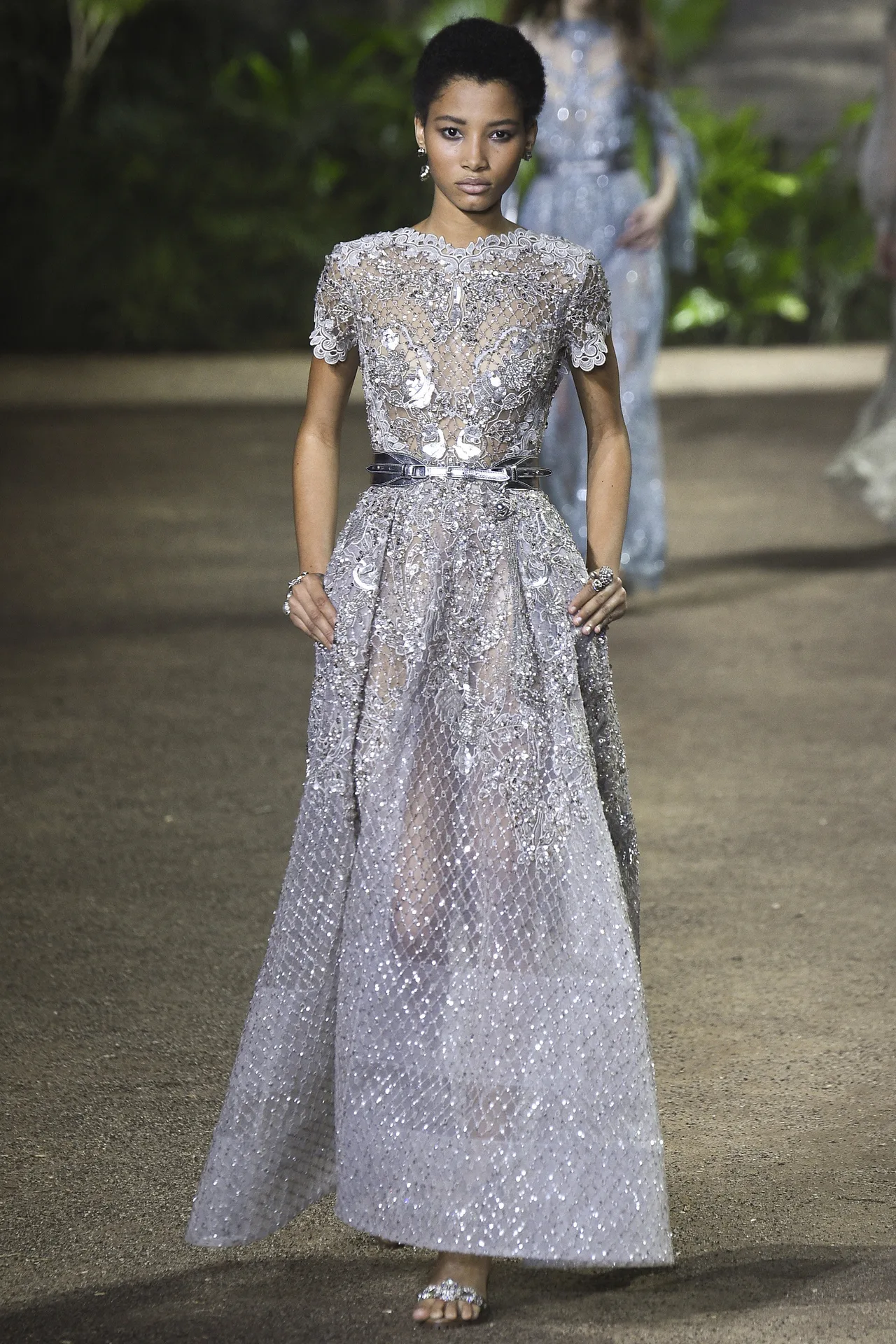 elie-saab-spring2016-ellevietnam(17)