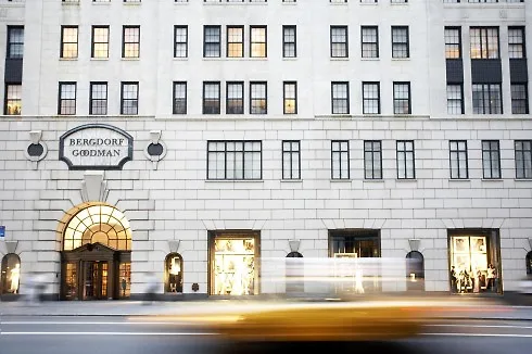 Trung tâm mua sắm cao cấp Bergdorf Goodman nằm trên đại lộ Fifth Avenue là nơi cung cấp dịch vụ Personal Shopper lâu đời tại New York City