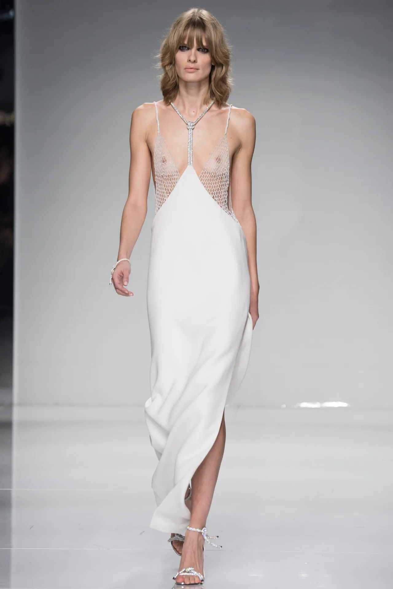 Một số mẫu thiết kế của Versace tại Haute Couture 2016