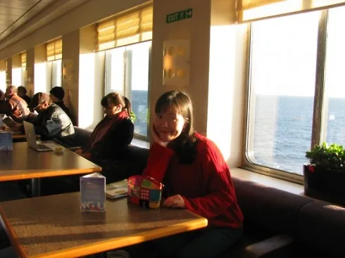Quán cafe đẹp ở Châu Âu - muôn màu muôn vẻ - Quán cà phê trên tàu Viking Lines, Thụy Điển