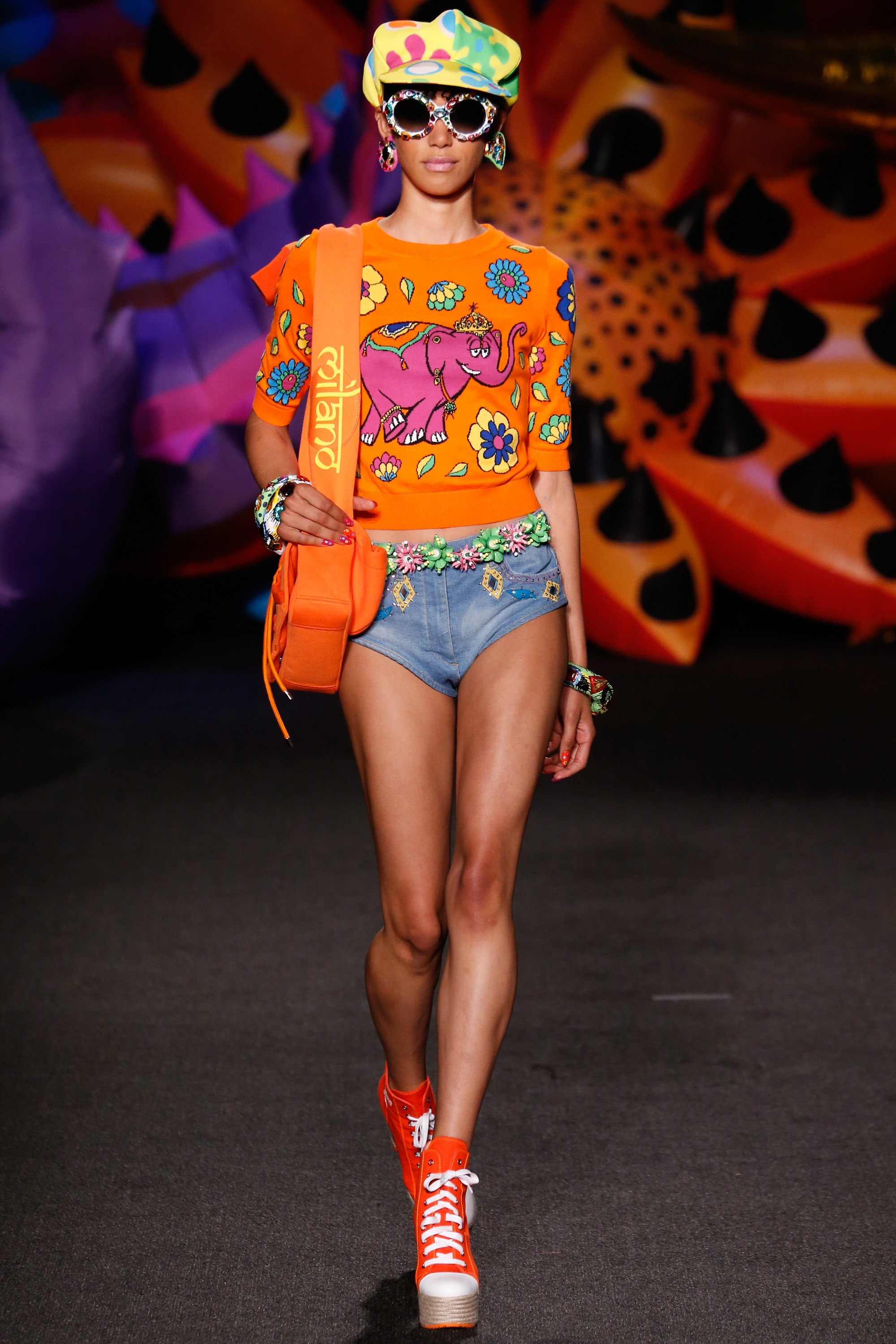 Bộ sưu tập thời trang Moschino Resort 2017 -ellevietnam 62