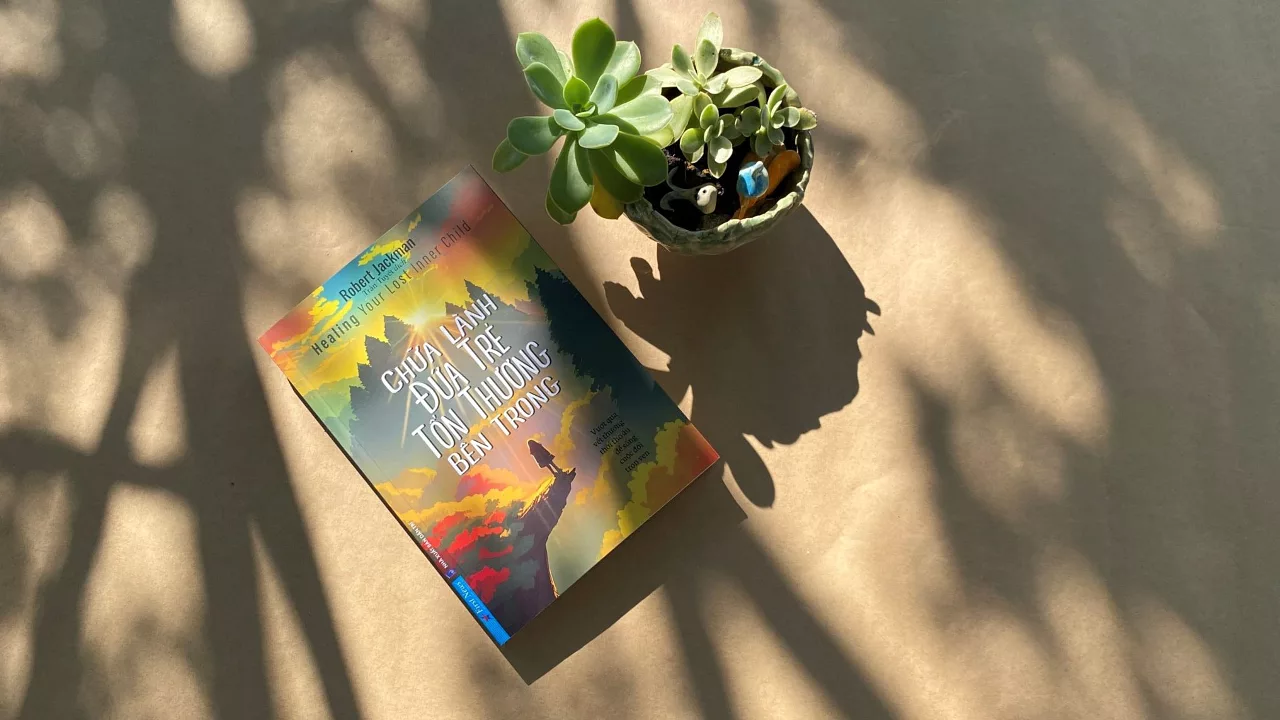 "Chữa lành đứa trẻ tổn thương bên trong" (tên tiếng Anh: Healing Your Lost Inner Child) là tác phẩm của tác giả Robert Jackman.
