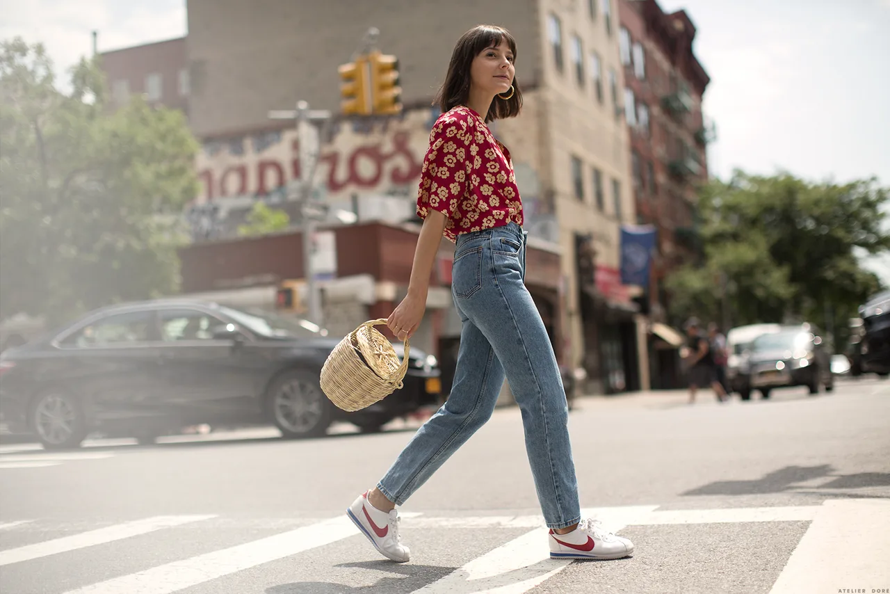 túi xách mây quần jeans giày nike air áo hoa đỏ