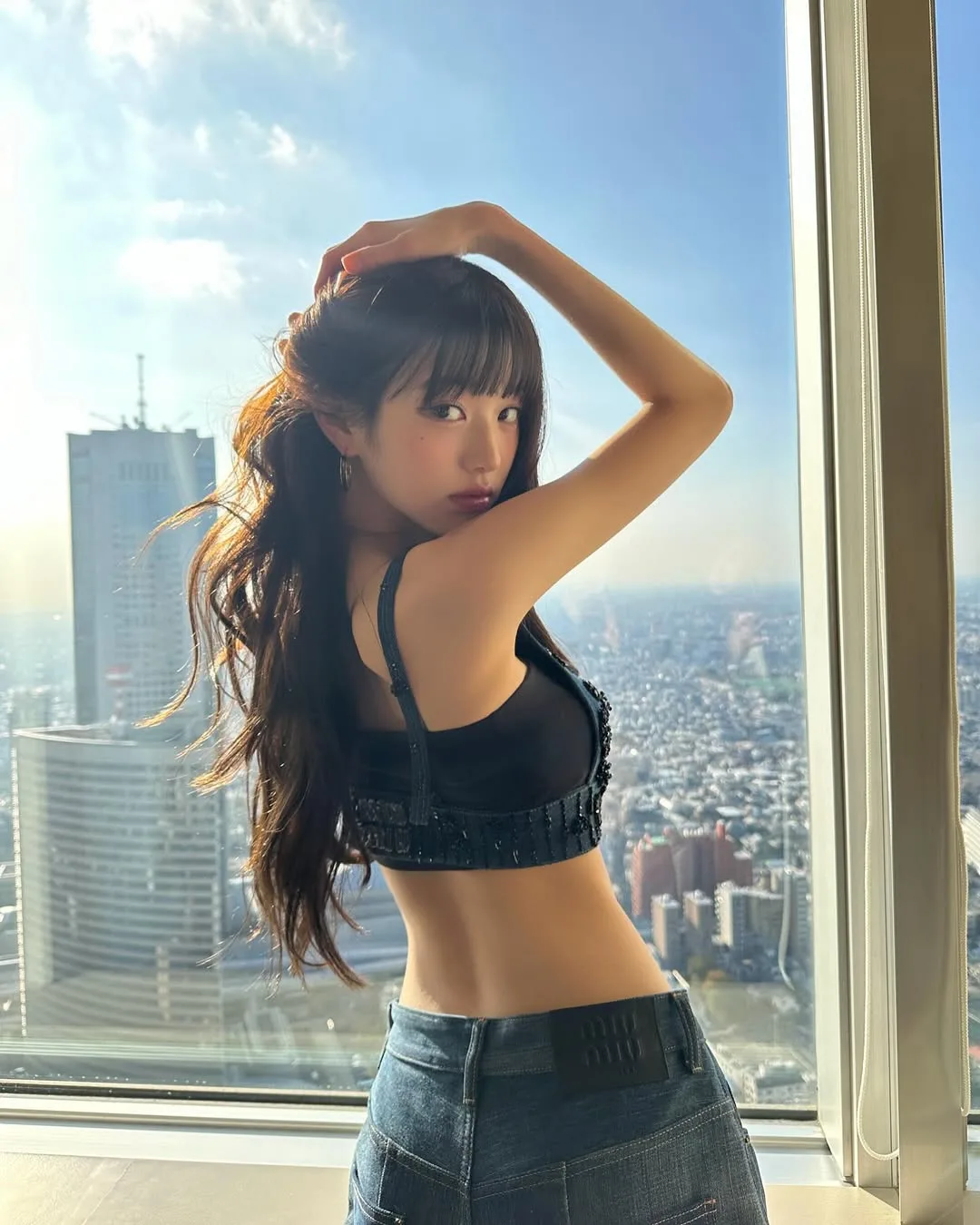 Jang Won-Young dáng đẹp, chụp dưới nắng đẹp, giảm đau lưng