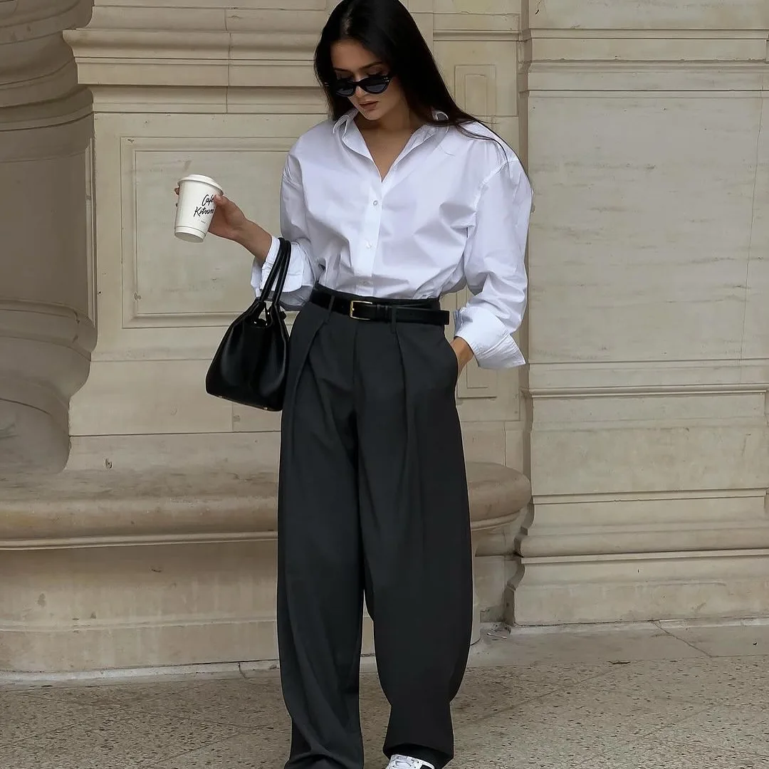 Quần tây và áo sơ mi oversized