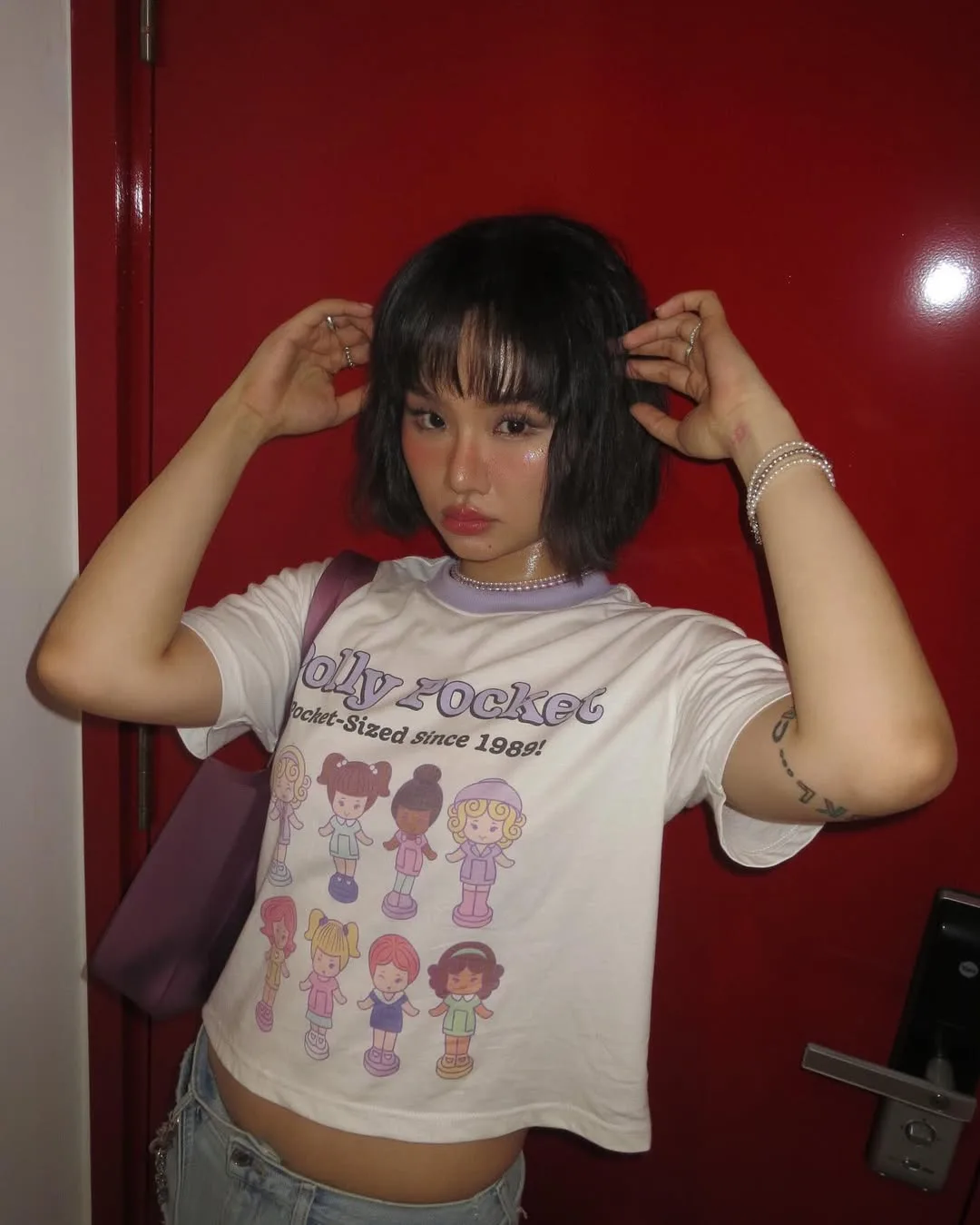 miu lê diện áo thun graphic