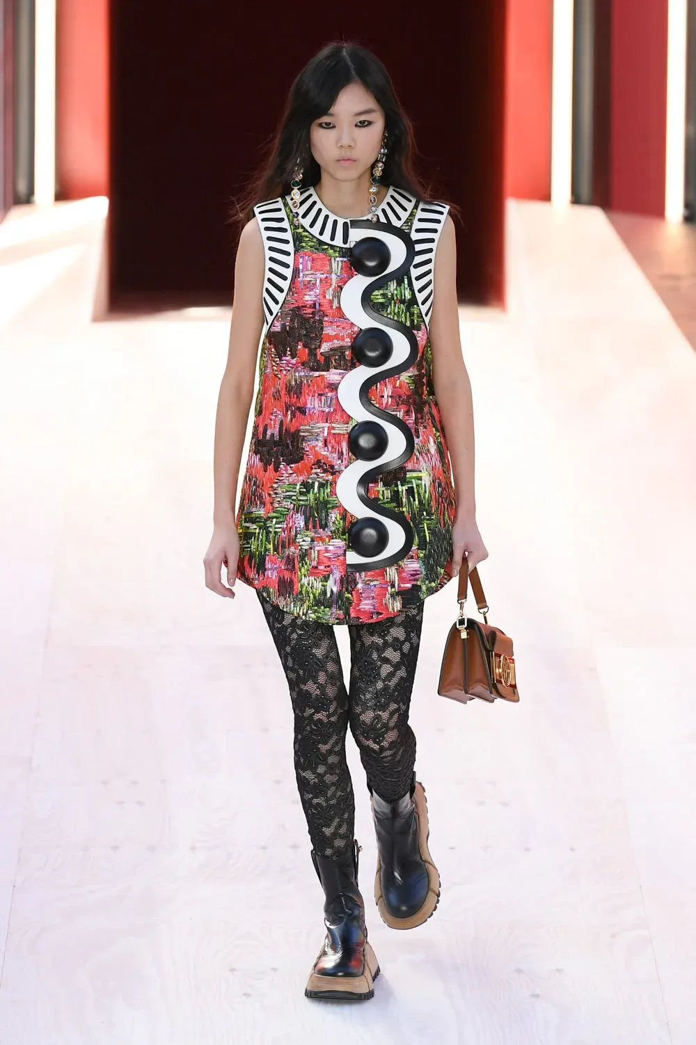LV rtw xuân hè 2023 look 13