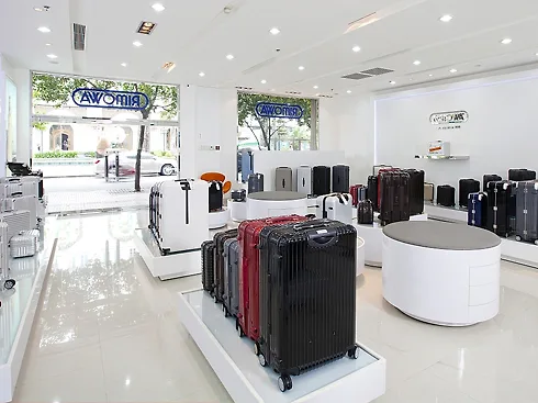Không gian cửa hàng của Rimowa tại 102 Nguyễn Huệ, Q.1 