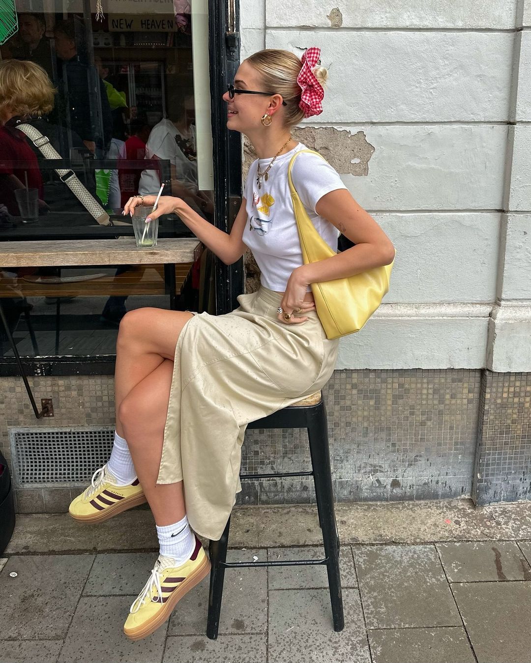@linda.sza diện sneaker vàng