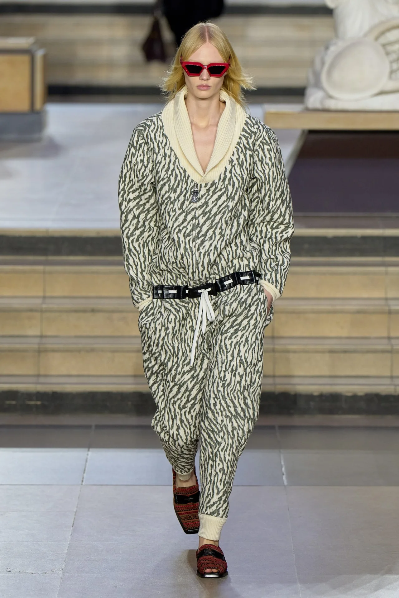 Louis Vuitton Thu Đông 2022 look 24