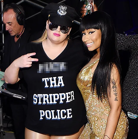 Rebel Wilson (trái) và Nicki Minaj (phải)