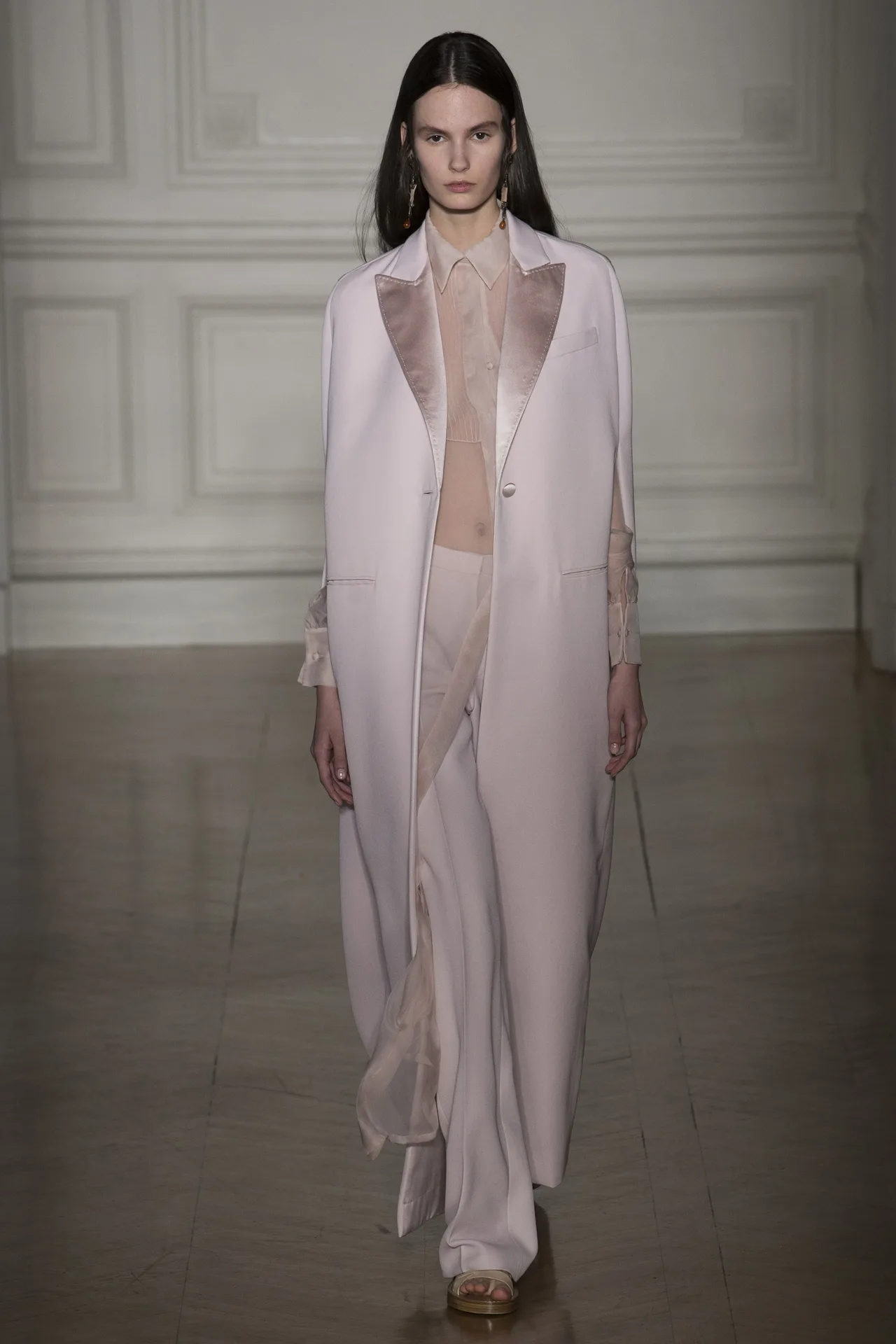 Những BST nổi bật tại tuần lễ Haute Couture Xuân-Hè 2017 - ELLE VN