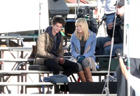 Emma Stone và Andrew Garfield trên phim trường của The Amazing Spider Man