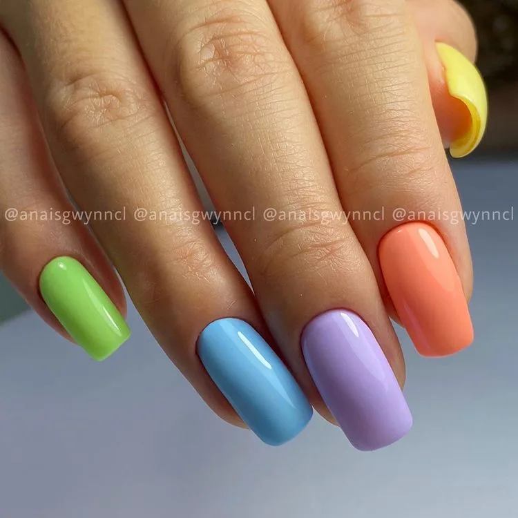 Xu hướng nail nhiều màu sắc Xu hướng nail nhiều màu sắc