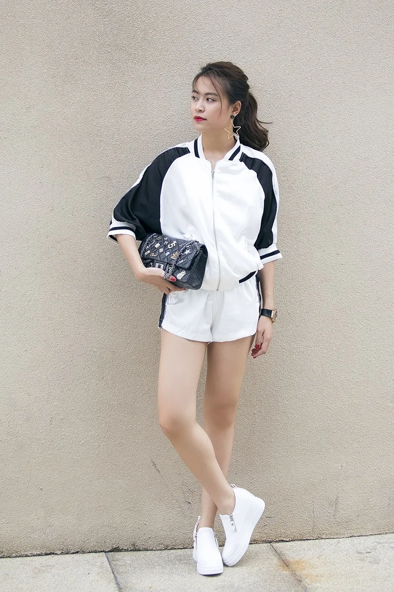 Hoàng Thùy Linh là sao Việt sở hữu tủ quần áo mà bất kể cô nàng đùi to nào cũng mơ ước.
