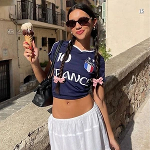 Gợi ý 5 outfit đi biển theo các xu hướng thẩm mỹ thời trang mùa Hè 2026