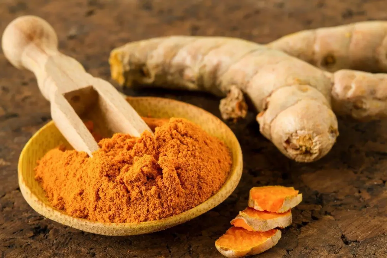uống tinh bột nghệ để trị rụng tóc