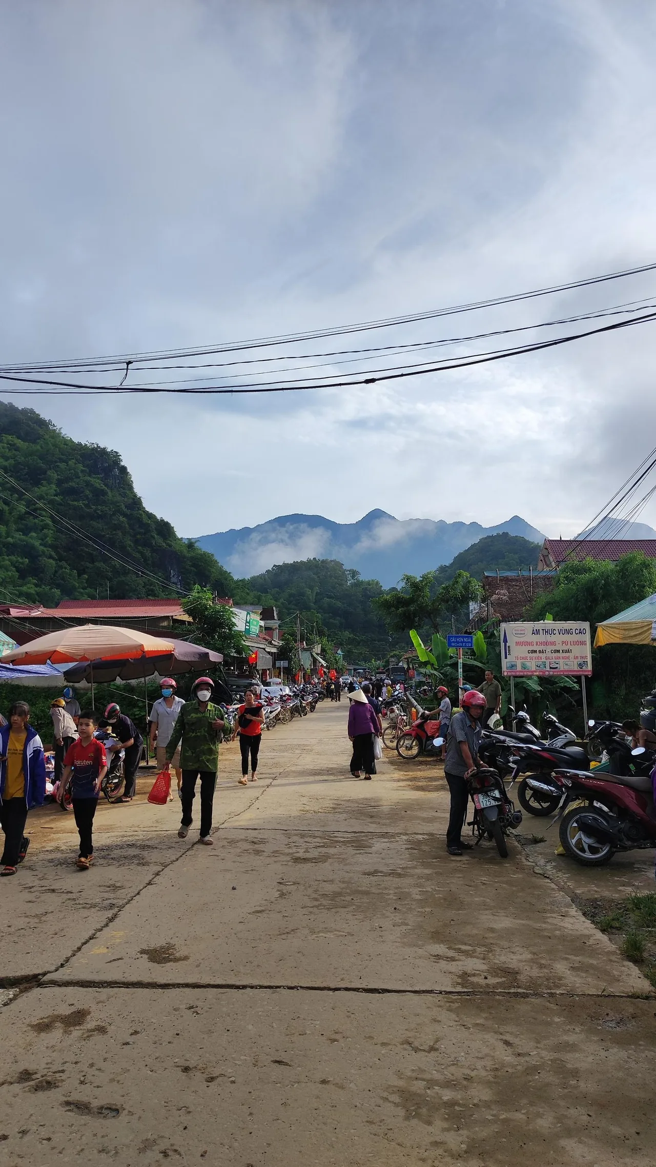Pù Luông chợ phiên phố Đoàn