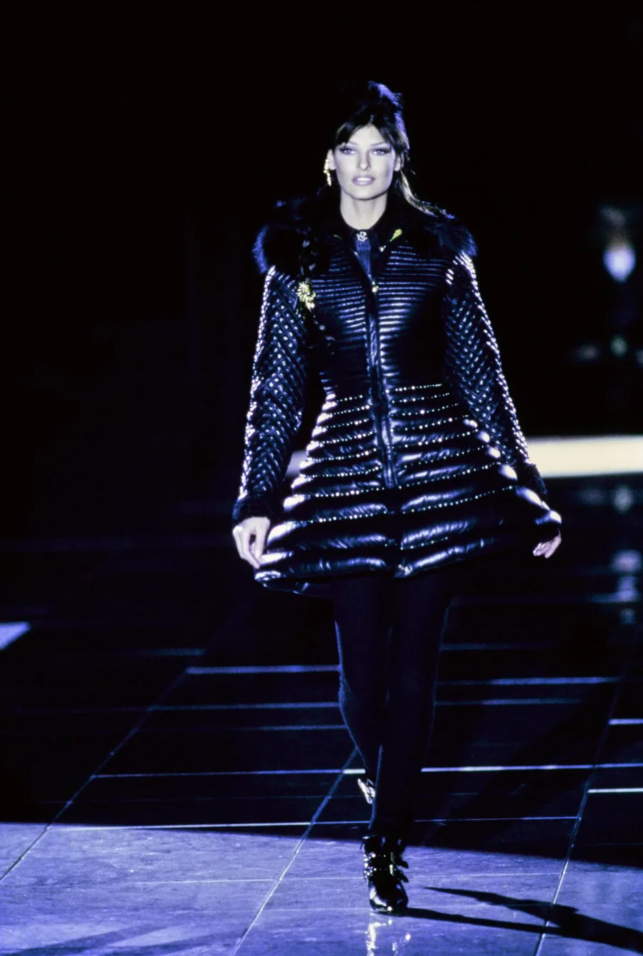 thiết kế da rắn versace