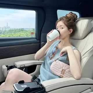 Các kiểu tóc búi thấp phong cách Hàn Quốc và tóc búi cao năng động giúp cân chỉnh tỉ lệ cho từng dáng gương mặt.