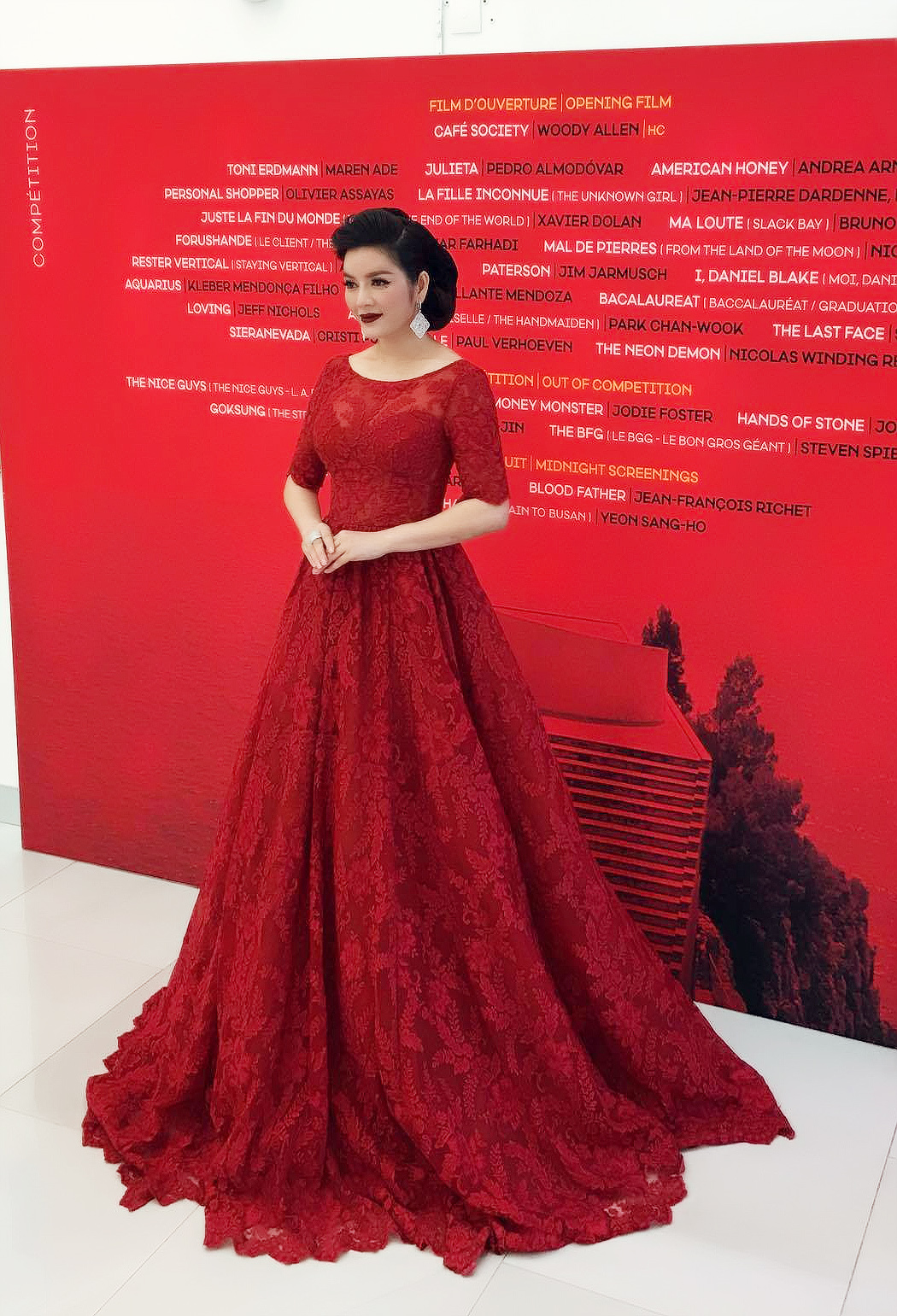 Lý Nhã Kỳ nổi bật với sắc đỏ cổ điển tại Cannes 2016 25