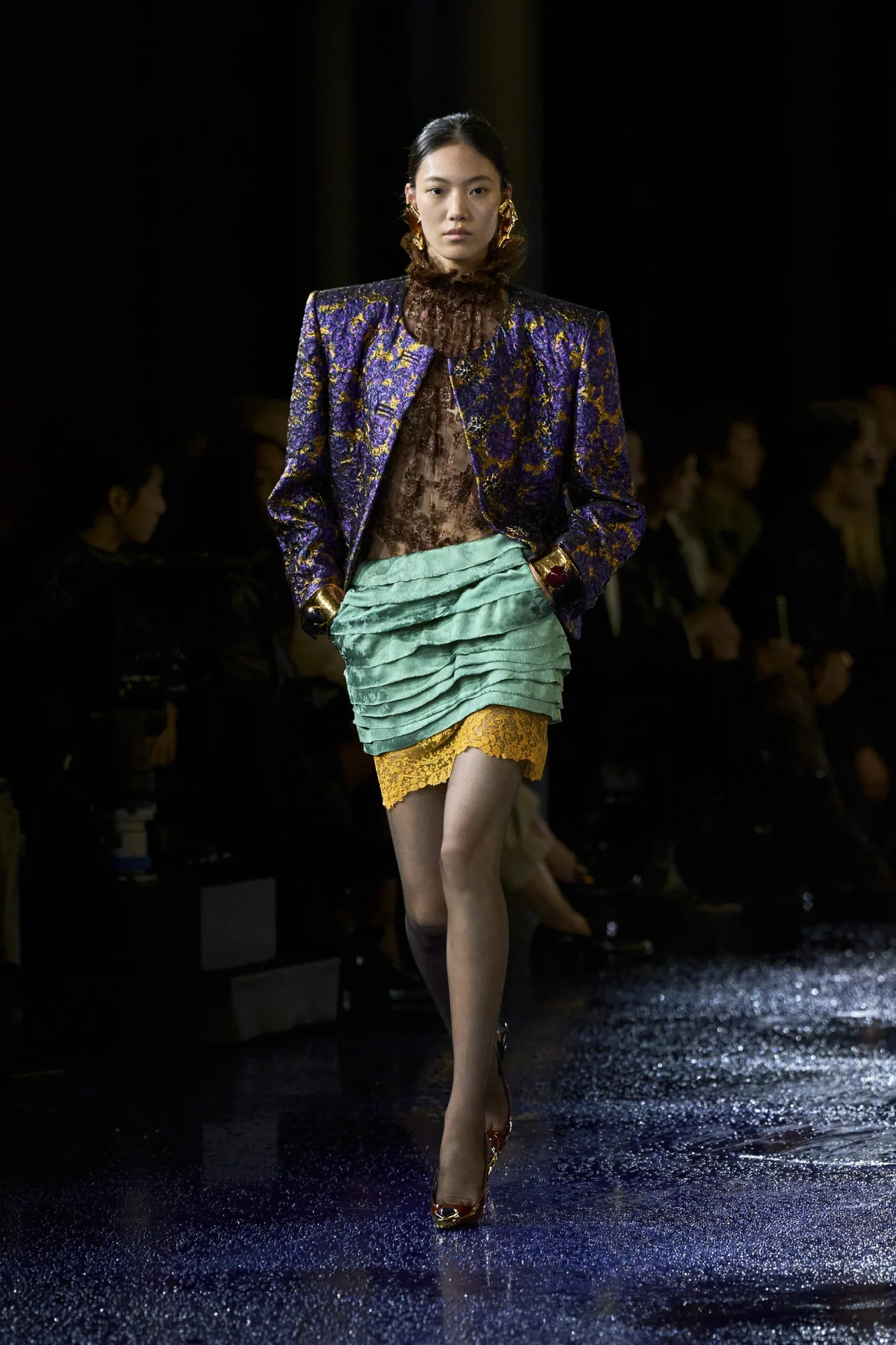 chân váy xanh Saint Laurent