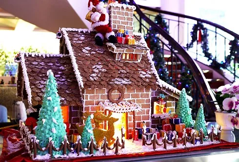 Ngôi nhà gừng đặc trưng của lễ Noel luôn là điểm  cộng thu hút du khách. 