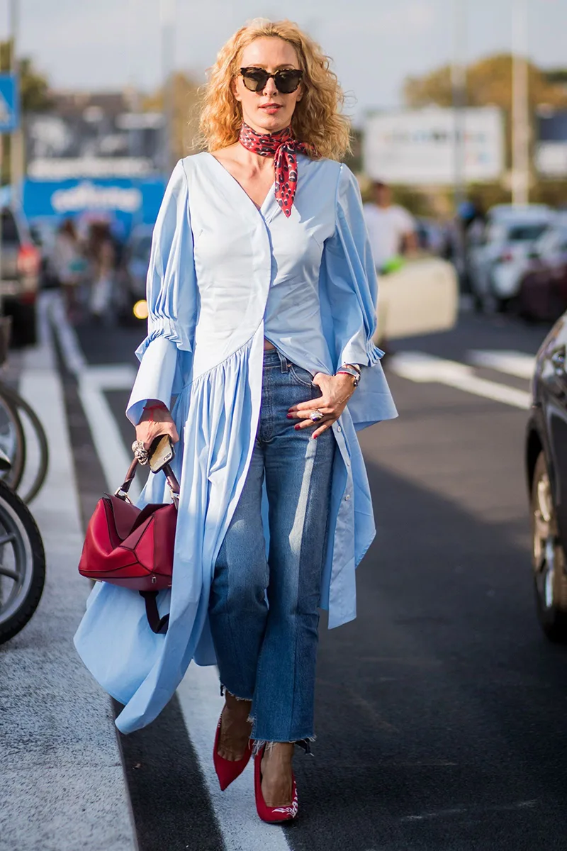 10-cach-mix-match-noi-bat-cho-xuan-he-2018-voi-vay-dai-va-quan-jeans-6