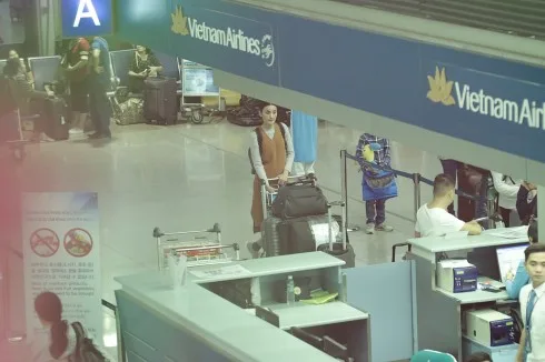Lê Thúy tại sân bay Việt Nam Airlines