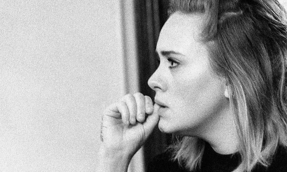 adele suy nghĩ ảnh trắng đen