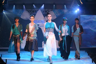 Khi khái niệm thời trang bền vững giao thoa cùng cái đầu "bất bình thường" của NTK Vũ Tá Linh Khi khái niệm thời trang bền vững giao thoa cùng cái đầu "bất bình thường" của NTK Vũ Tá Linh