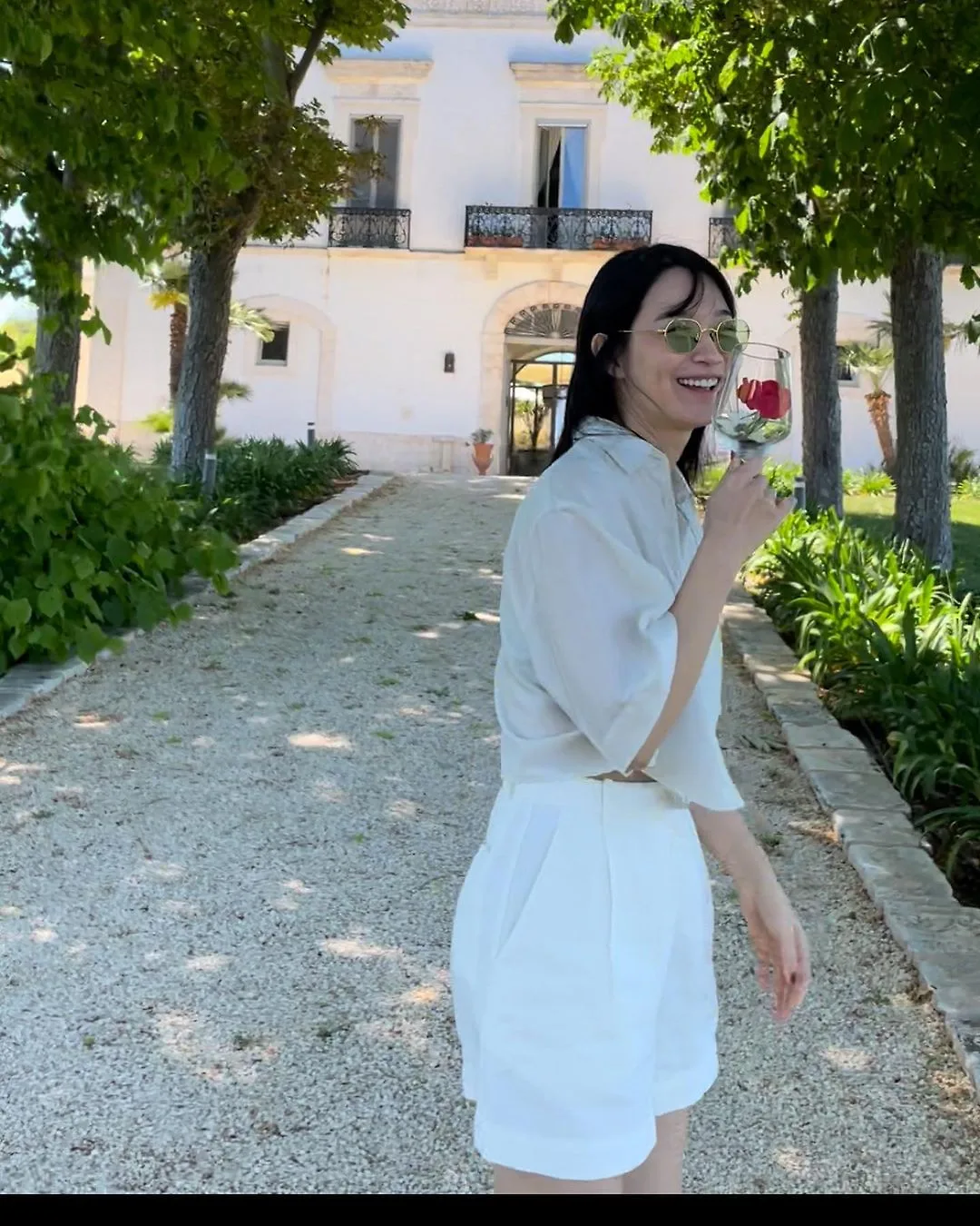 shin min ah với thời trang kết hợp phụ kiện