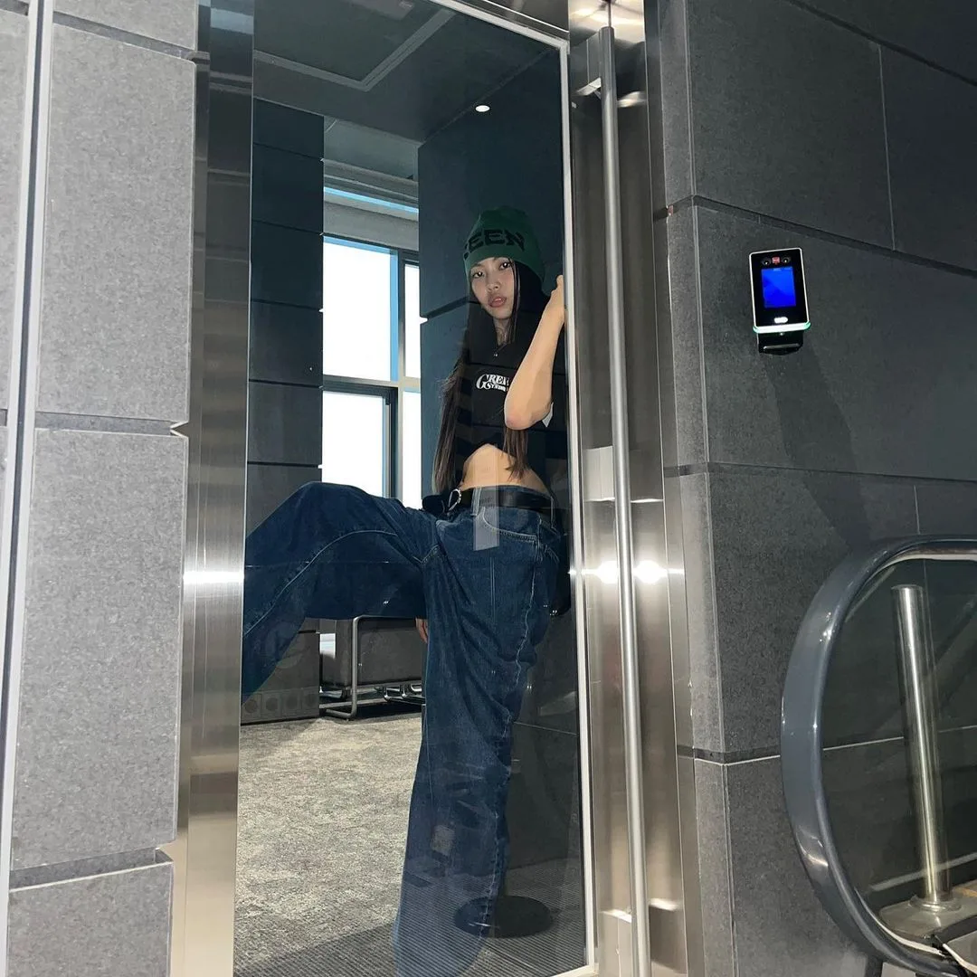 Newjeans Hyein diễn mũ beanie