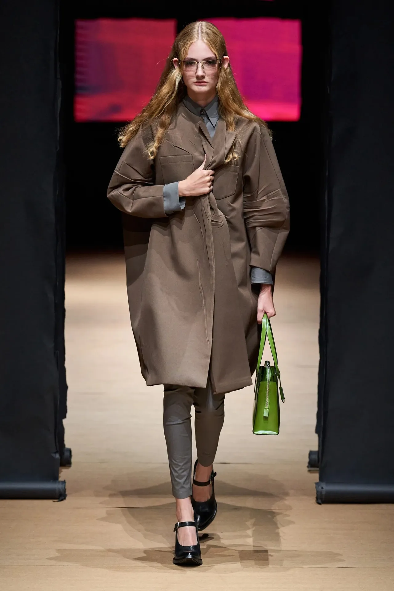 Prada Xuân Hè 2023 look 18