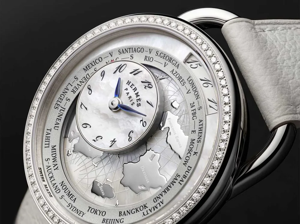 Cận cảnh mặt số tinh xảo của đồng hồ Hermès Arceau Le Temps Suspendu.