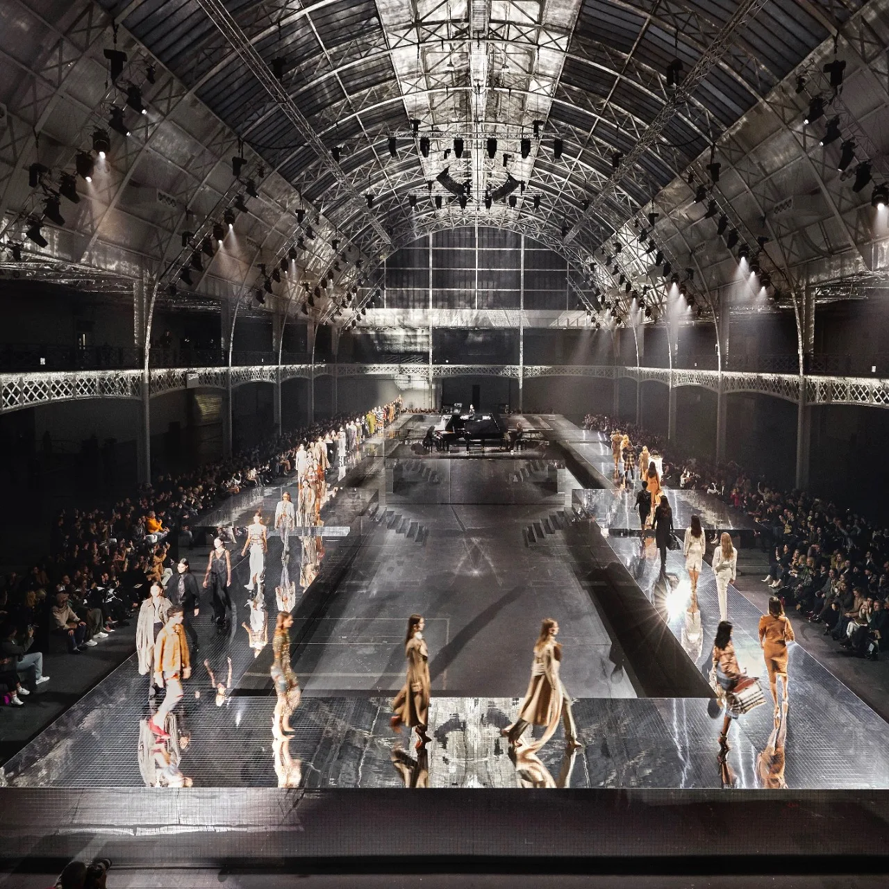 Sàn diễn Thu - Đông 2020 của Burberry