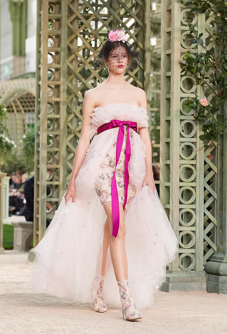 BST thời trang Chanel Xuân 2018 Couture: Mùa xuân của một triều đại mới BST thời trang Chanel Xuân 2018 Couture: Mùa xuân của một triều đại mới