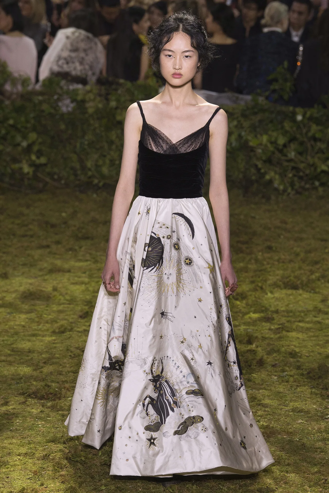Những BST nổi bật tại tuần lễ Haute Couture Xuân-Hè 2017 - ELLE VN