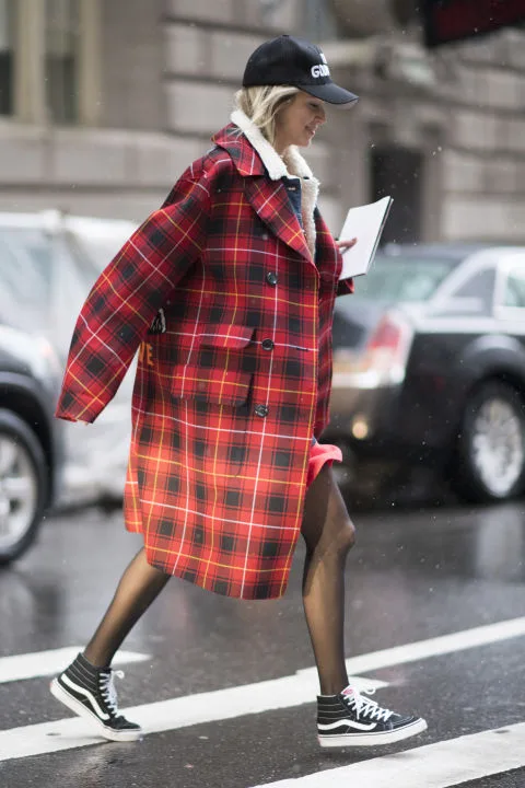 Street style New York Fashion Week 2017 có gì đặc biệt? - ELLE VN