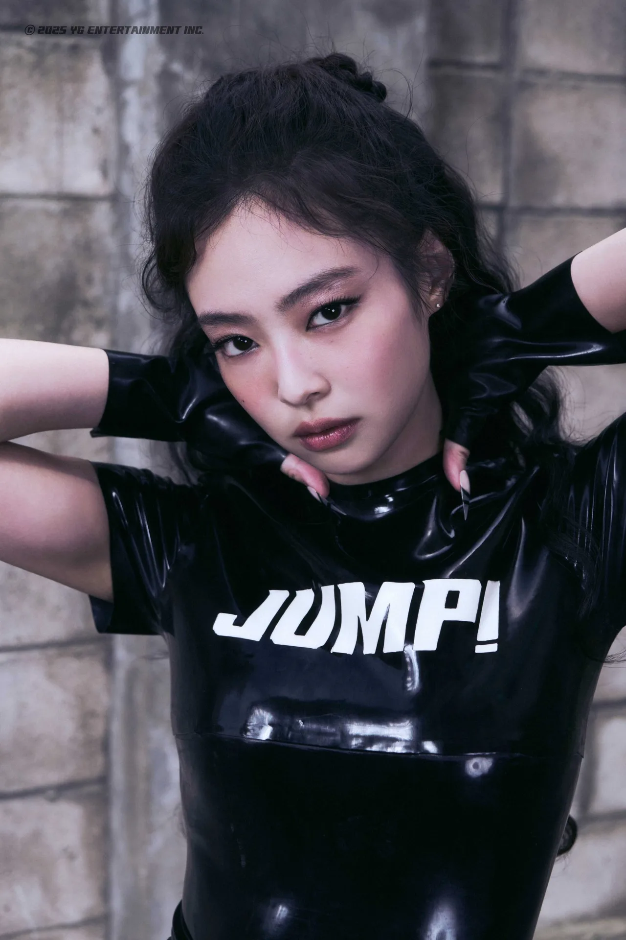 Jennie trong MV Jump